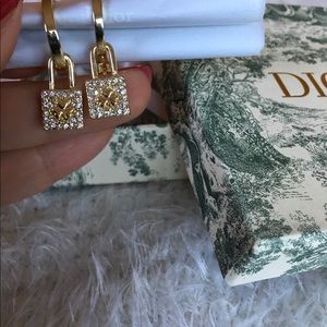 Dior Earrings ✨🌟